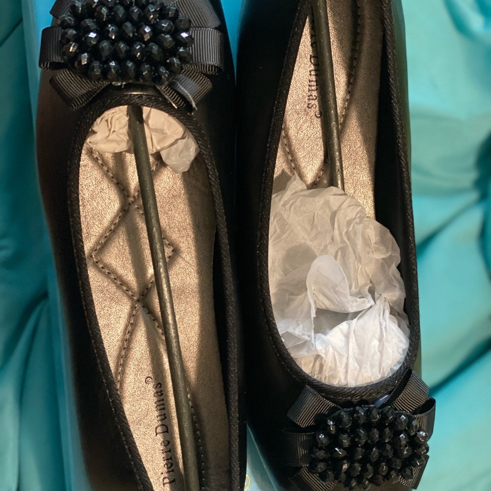 Brand new size 9 flats